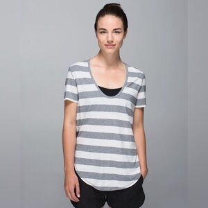 Lululemon Yogini 5 Year Short Sleeve B Neck Tee Grey White Stripe Size 10
